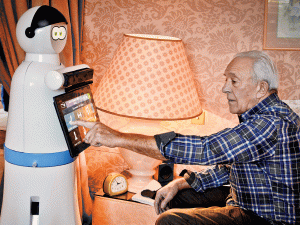 نقش ربات ها در نگهداری از سالمندان